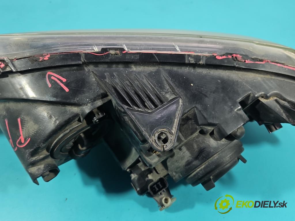 Mazda 3 I BK 2003-2009 1.6 16V (Z6): 105 HP manual 77 kW 1598 cm3 4- Reflektor: pravý  (Svetlo predné pravé)