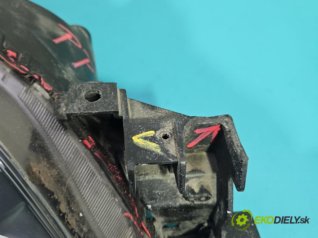 Mazda 3 I BK 2003-2009 1.6 16V (Z6): 105 HP manual 77 kW 1598 cm3 4- Reflektor: pravý  (Svetlo predné pravé)