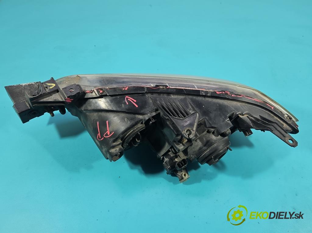 Mazda 3 I BK 2003-2009 1.6 16V (Z6): 105 HP manual 77 kW 1598 cm3 4- Reflektor: pravý  (Svetlo predné pravé)