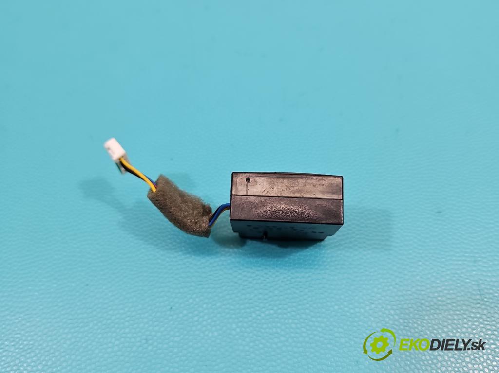 Toyota Auris II 2012-2018 1.6 16V 132  HP manual 97 kW 1598 cm3 5- Mikrofon: 86730-02010