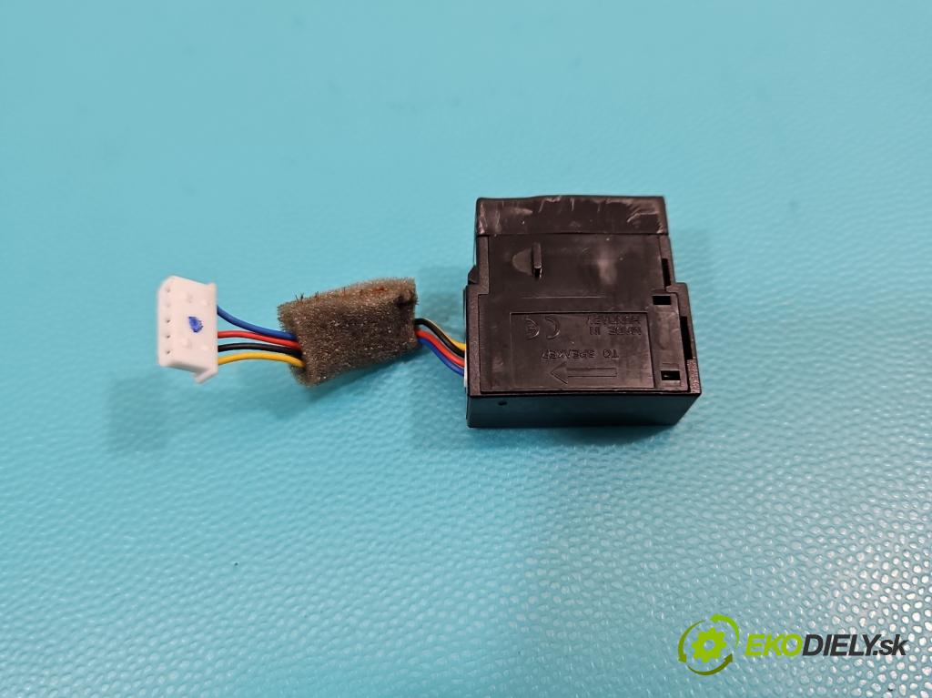 Toyota Auris II 2012-2018 1.6 16V 132  HP manual 97 kW 1598 cm3 5- Mikrofon: 86730-02010