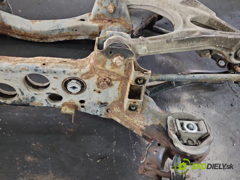 Jeep Grand Cherokee WK2 IV 2010-2021 3.0 CRD 250 hp automatic 184 kW 2987 cm3 5- zadní výztuha  (Zadní výztuha)