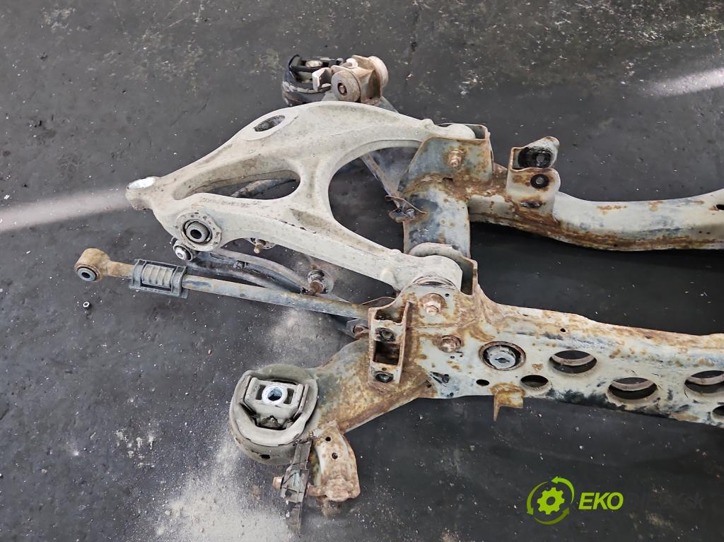 Jeep Grand Cherokee WK2 IV 2010-2021 3.0 CRD 250 hp automatic 184 kW 2987 cm3 5- zadní výztuha  (Zadní výztuha)