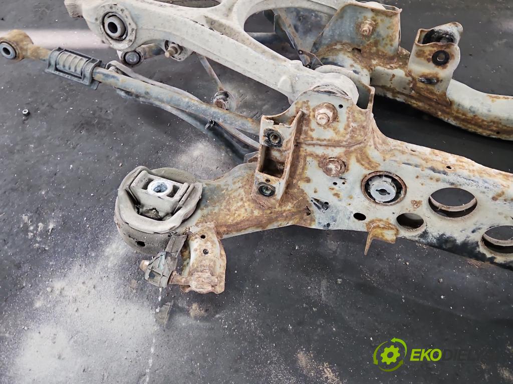 Jeep Grand Cherokee WK2 IV 2010-2021 3.0 CRD 250 hp automatic 184 kW 2987 cm3 5- zadní výztuha  (Zadní výztuha)