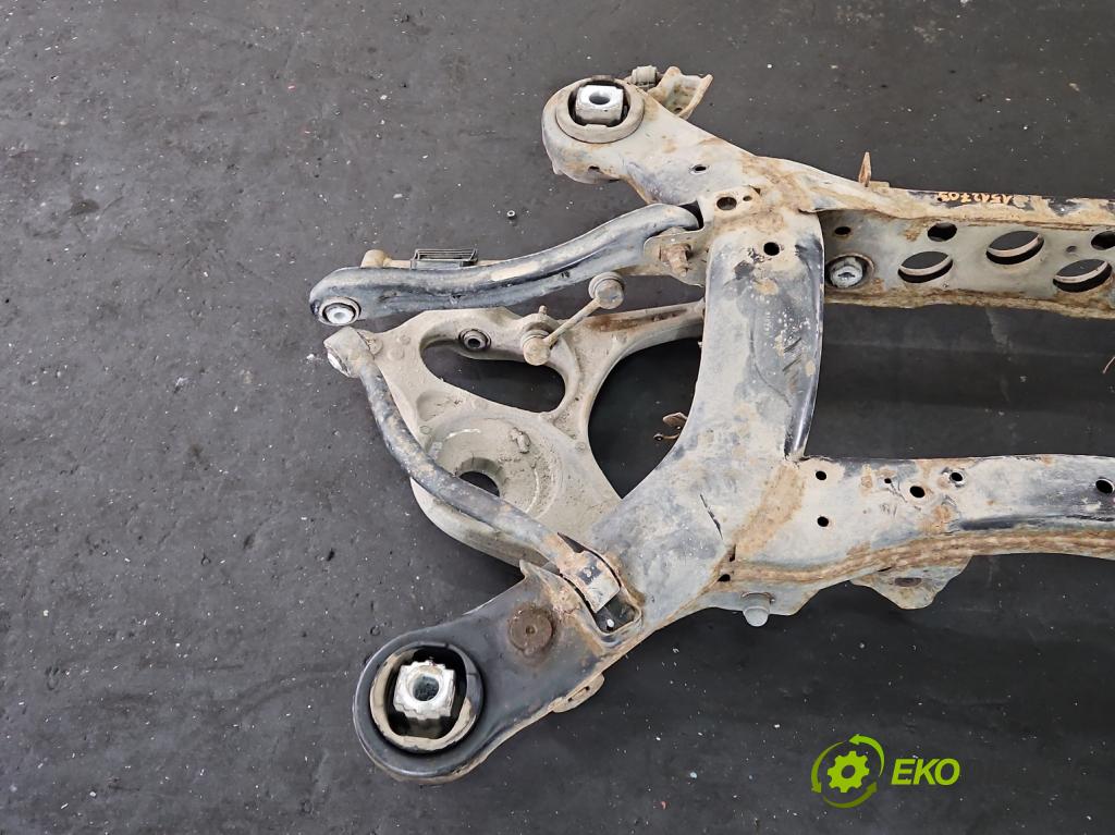 Jeep Grand Cherokee WK2 IV 2010-2021 3.0 CRD 250 hp automatic 184 kW 2987 cm3 5- zadní výztuha  (Zadní výztuha)