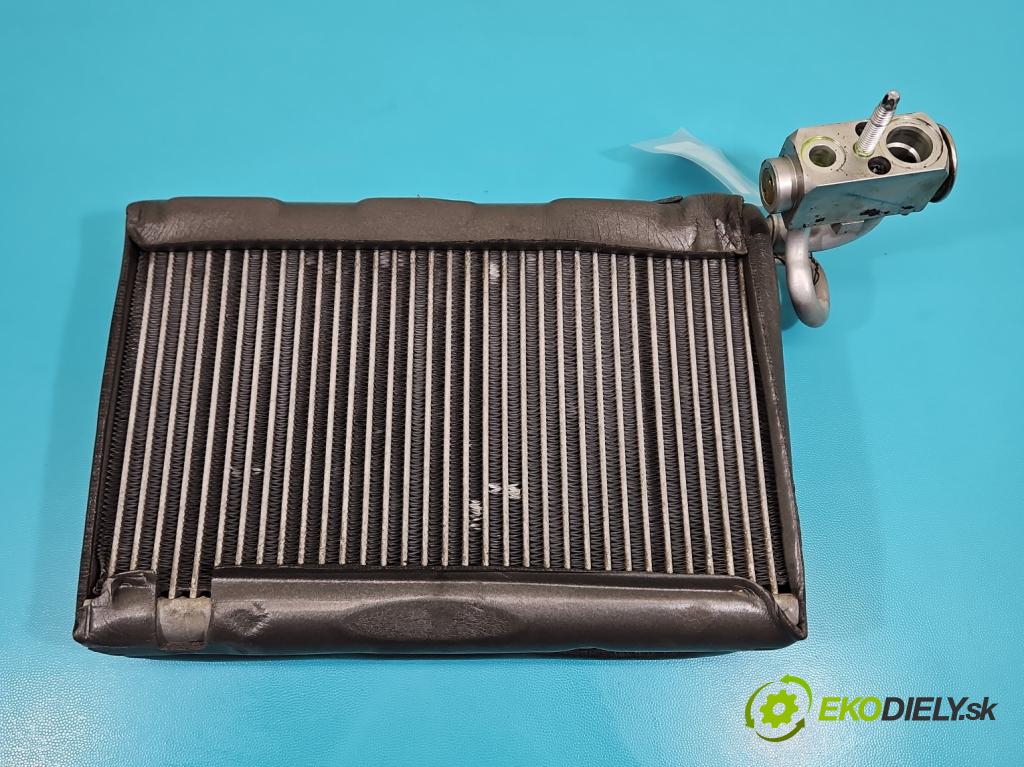 Jeep Grand Cherokee WK2 IV 2010-2021 3.0 CRD 250 hp automatic 184 kW 2987 cm3 5- radiátor Y8540003 (Radiátor topení)