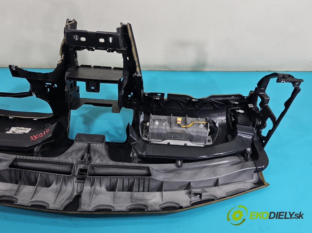 Skoda Octavia II 2004-2013 2.0 tdi 140 hp manual 103 kW 1968 cm3 5- kokpit,přistrojova deska