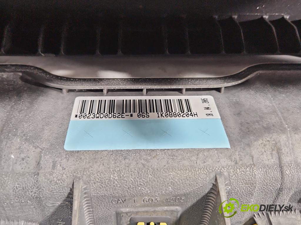 Skoda Octavia II 2004-2013 2.0 tdi 140 hp manual 103 kW 1968 cm3 5- kokpit,přistrojova deska