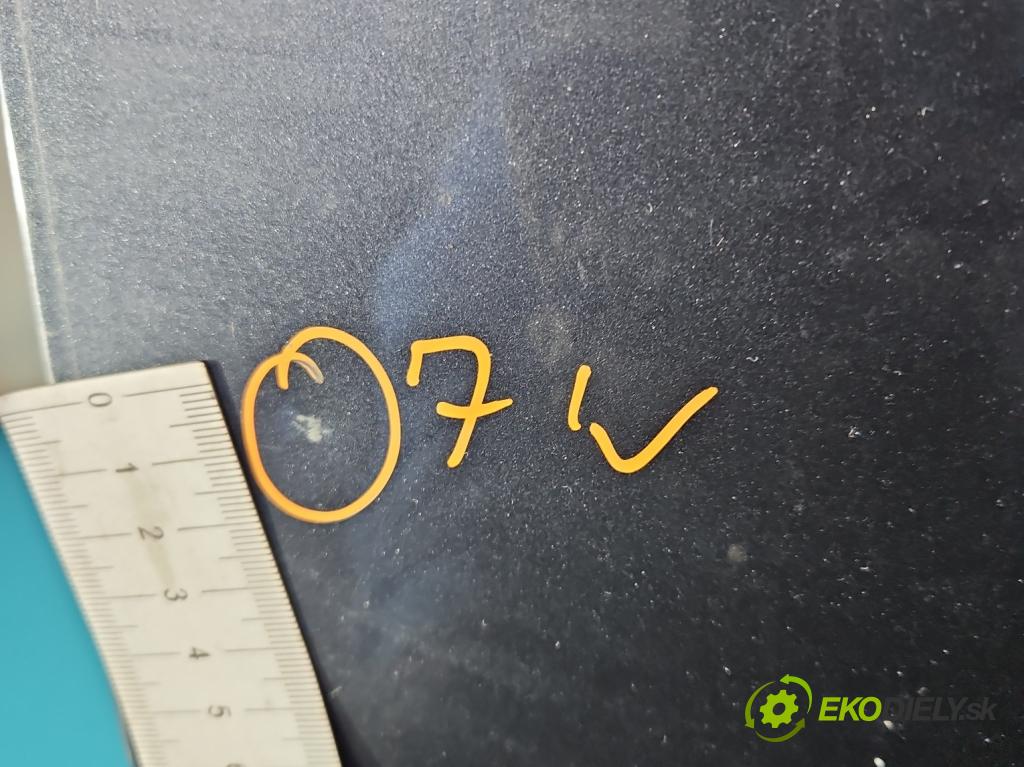 Fiat Stilo 1.6 16V 103 HP manual 76 kW 1596 cm3 3- dvere predné pravé  (Kľučka dverí ostatné)