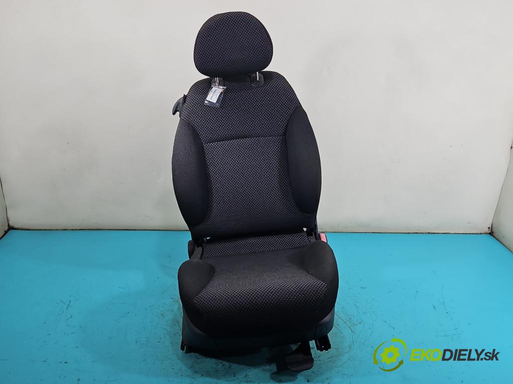 Fiat Stilo 1.6 16V 103 HP manual 76 kW 1596 cm3 3- Sedačka pravý  (Sedadlo)