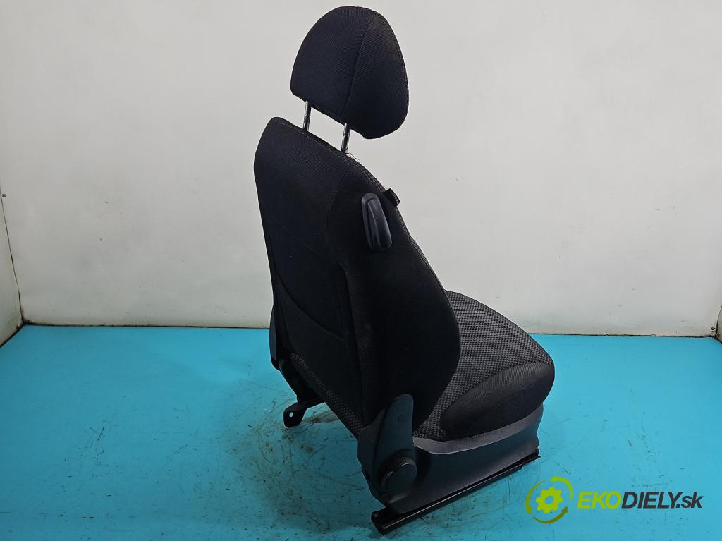 Fiat Stilo 1.6 16V 103 HP manual 76 kW 1596 cm3 3- Sedačka pravý (Sedadlo)