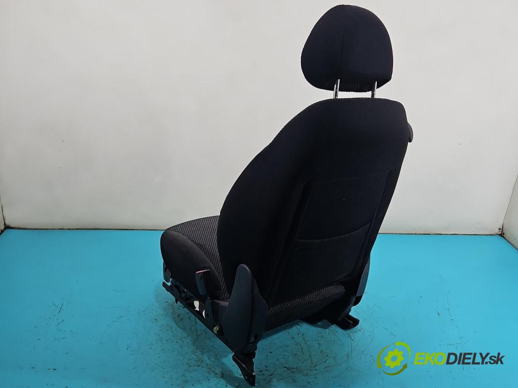 Fiat Stilo 1.6 16V 103 HP manual 76 kW 1596 cm3 3- Sedačka pravý (Sedadlo)
