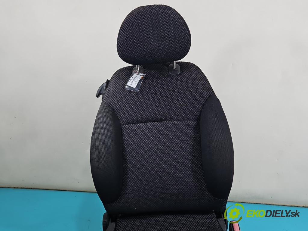 Fiat Stilo 1.6 16V 103 HP manual 76 kW 1596 cm3 3- Sedačka pravý (Sedadlo)