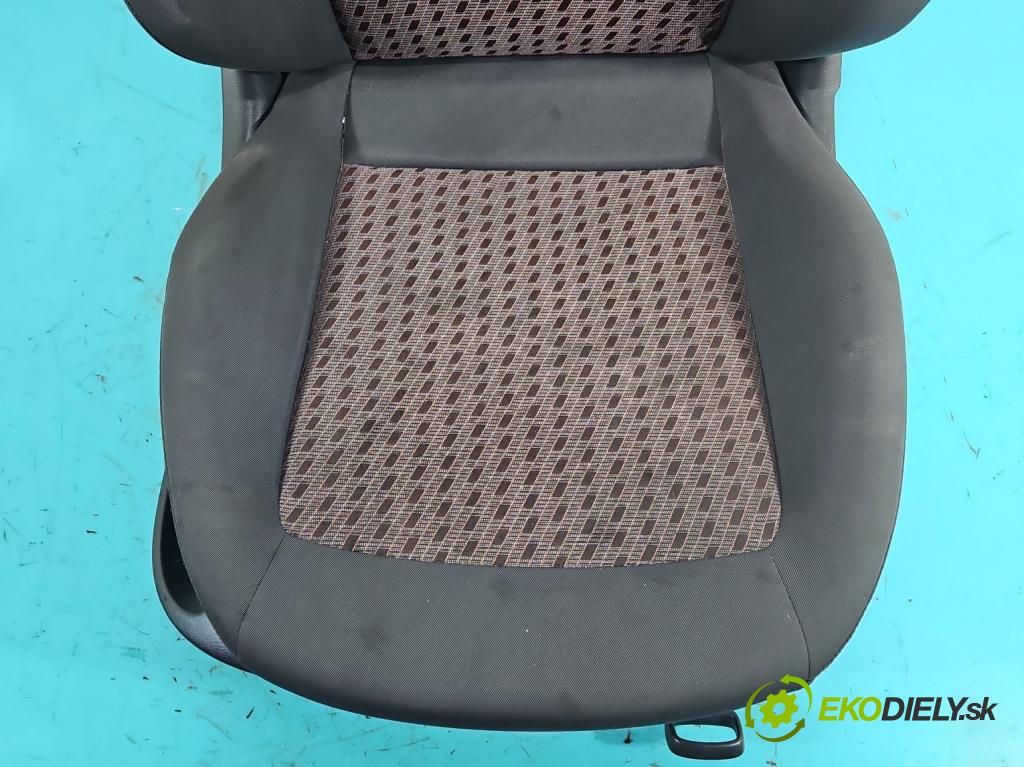 Seat Ibiza IV 6J 2008-2017 1.2 12V 69KM manual 51 kW 1198 cm3 5- Sedačka pravý (Sedadlo)