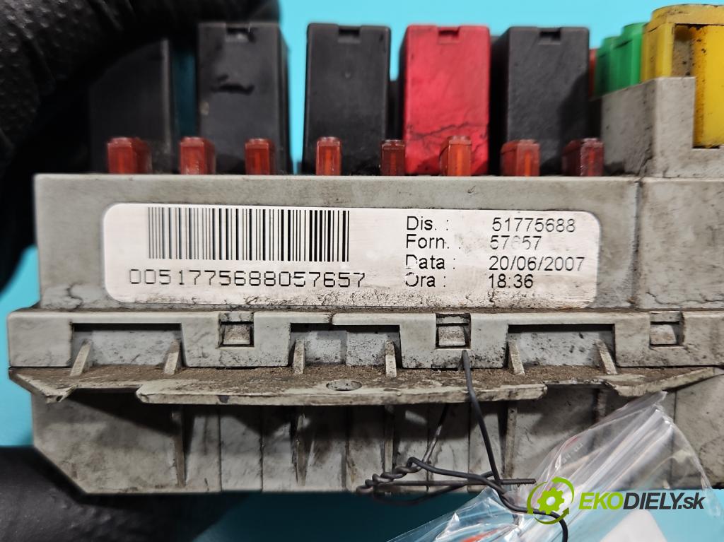 Fiat Bravo II 2007-2014 1.9 jtd 150 hp manual 110 kW 1910 cm3 5- skříňka pojistková 51775688 (Pojistková skříňka)