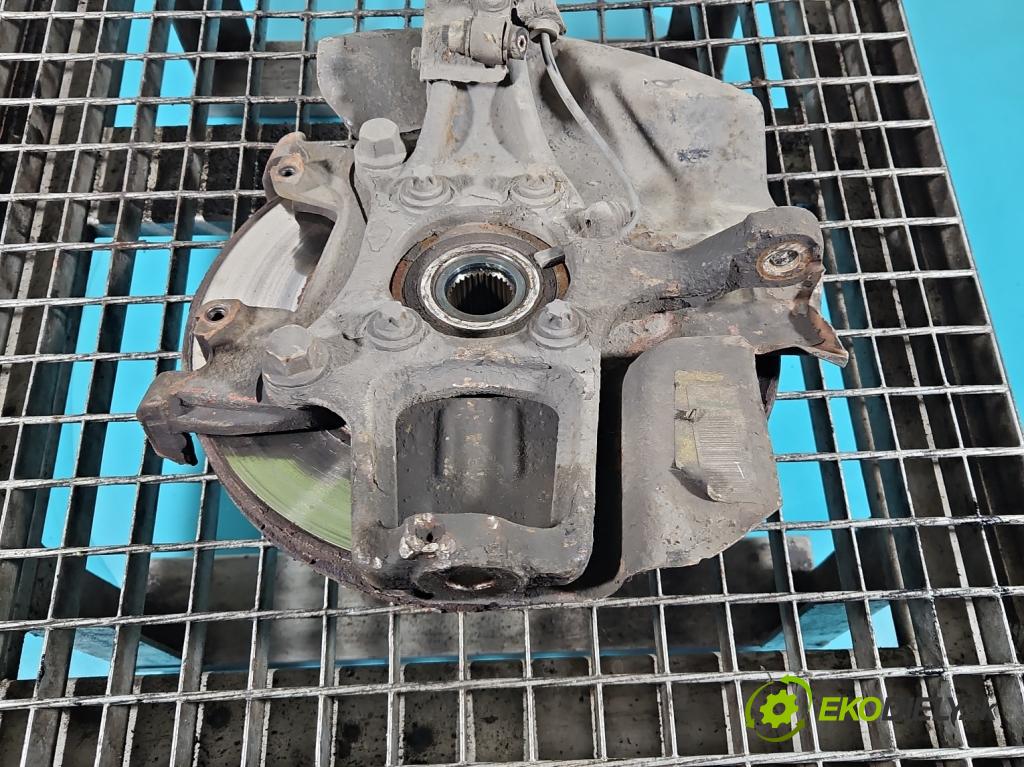 Alfa romeo 159 1.9 jtd 150 HP manual 110 kW 1910 cm3 4- náboj pravé  (Náboj kolesa)