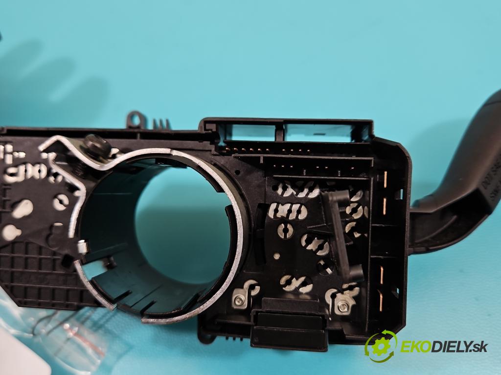 Seat Ibiza IV 6J 2008-2017 1.2 12V 69KM manual 51 kW 1198 cm3 5- prepínač komplex: 7H0953503GB (Prepínacie páčky pod volantom)