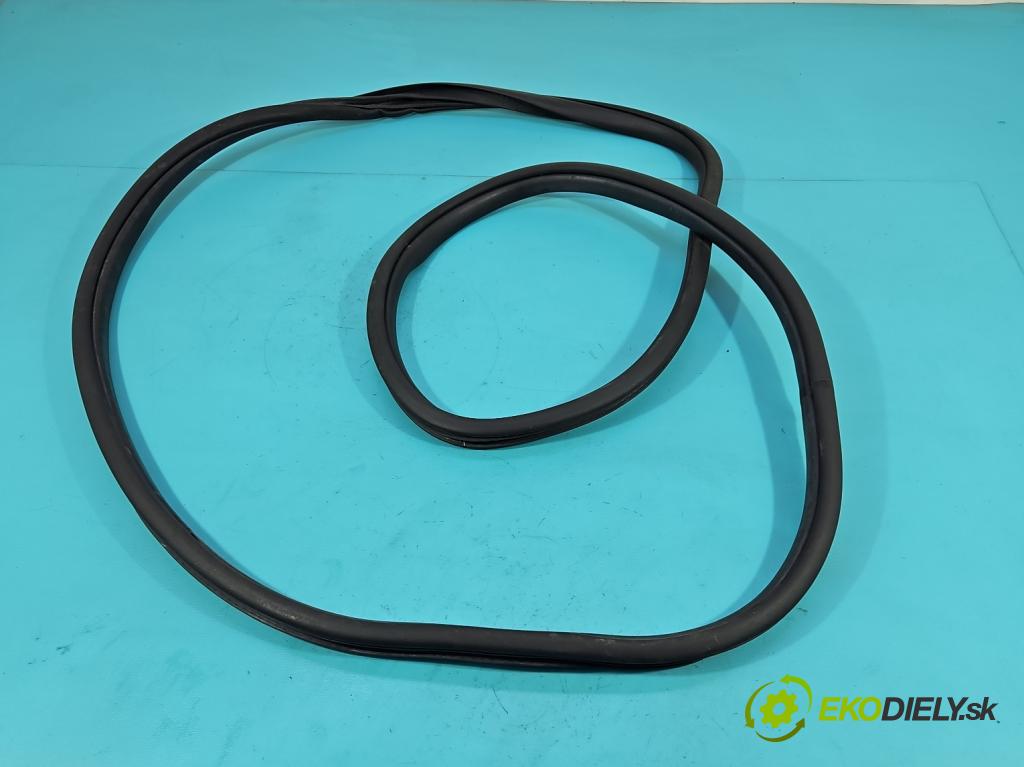 Jeep Grand Cherokee WK2 IV 2010-2021 3.0 CRD 250 hp automatic 184 kW 2987 cm3 5- Těsnění: dveře zadní pravé  (Karoserie ostatní)