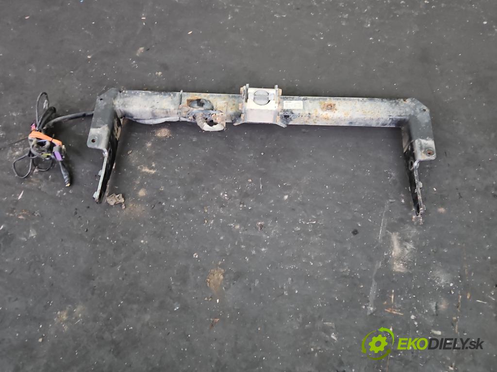 Jeep Grand Cherokee WK2 IV 2010-2021 3.0 CRD 250 hp automatic 184 kW 2987 cm3 5- oko tažné  (Tažné zařízení)