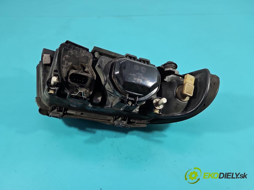 Audi A4 B5 1994-2001 1.9 tdi 90 hp manual 66 kW 1896 cm3 4- světlo levý 8D0941003AK (Klika dveří ostatní)