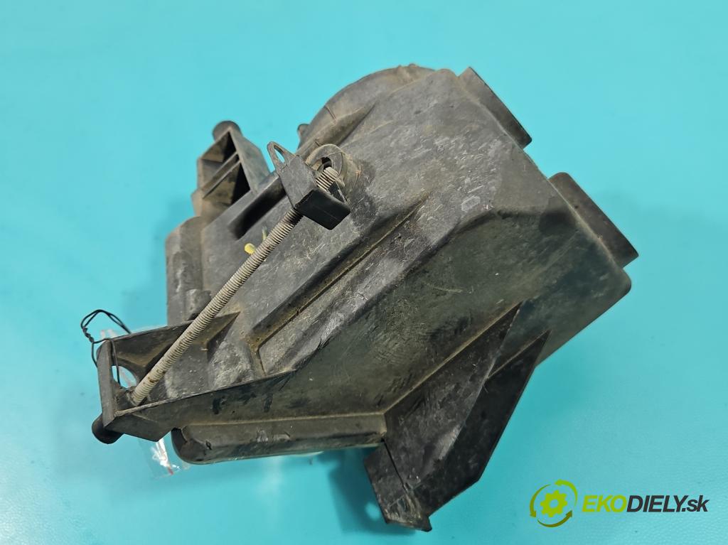 Opel Vectra C 2002-2008 1.9 cdti 150 hp manual 110 kW 1910 cm3 5- Halogen levý  (Klika dveří ostatní)