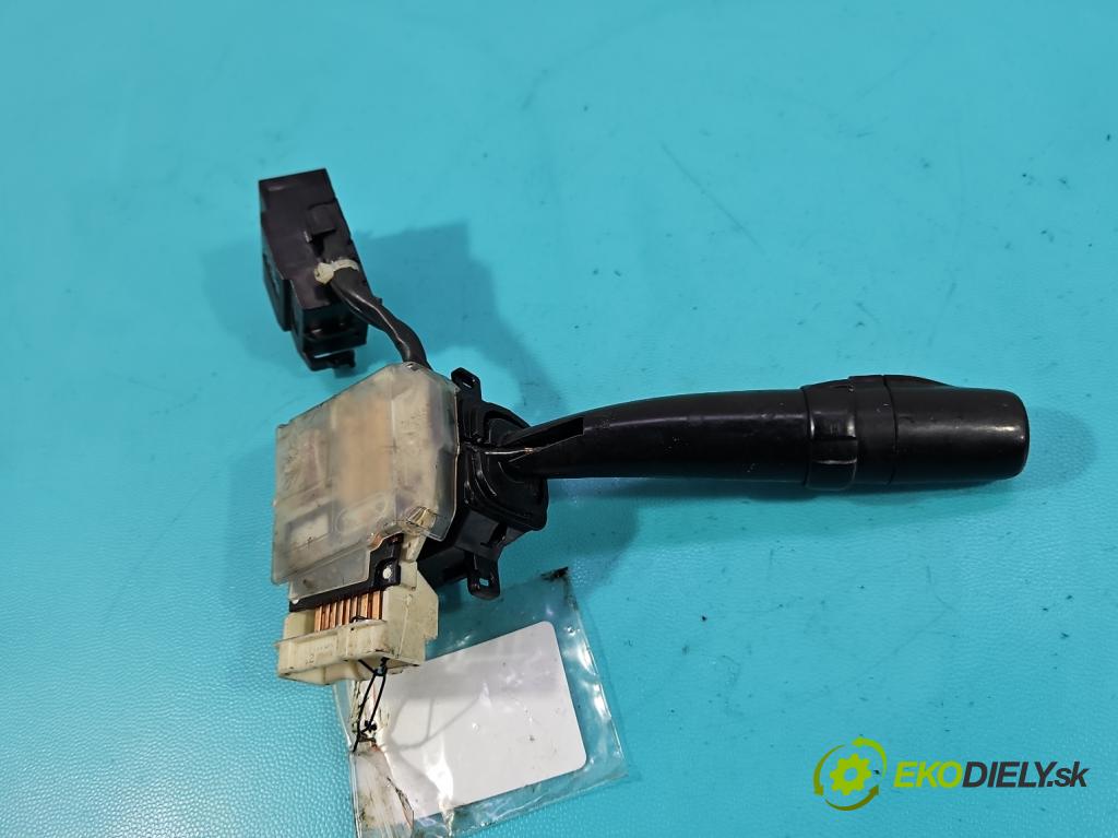 Toyota Avensis I T22 1997-2003 2.0 TD 90 HP manual 66 kW 1975 cm3 5- prepínač smeroviek 17A0895 (Prepínacie páčky pod volantom)