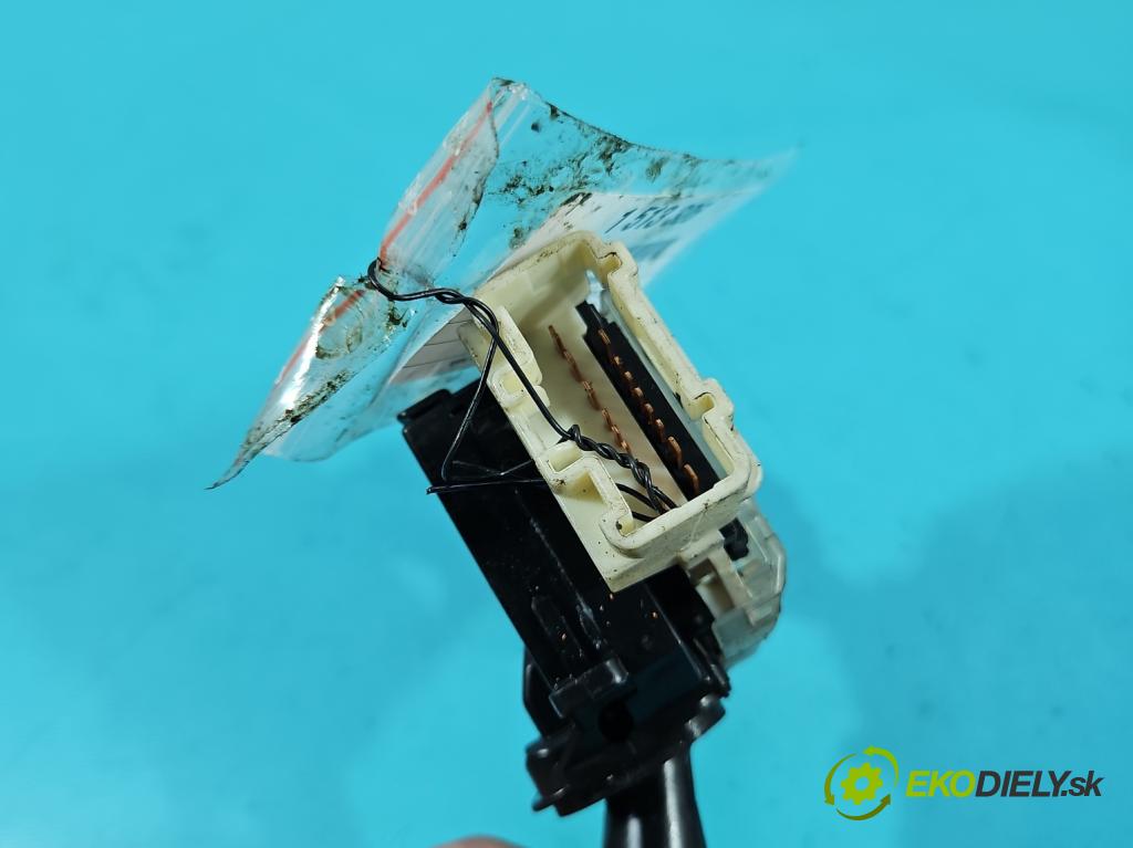 Toyota Avensis I T22 1997-2003 2.0 TD 90 HP manual 66 kW 1975 cm3 5- prepínač smeroviek 17A0895 (Prepínacie páčky pod volantom)