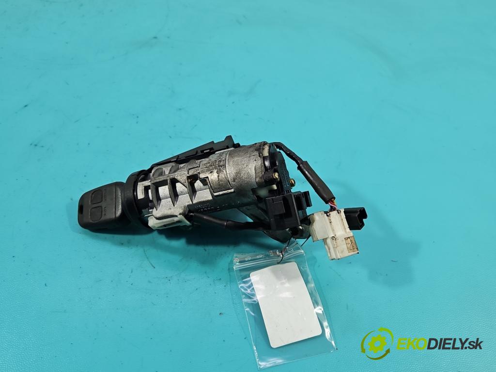 Toyota Avensis I T22 1997-2003 2.0 TD 90 HP manual 66 kW 1975 cm3 5- Spínačka 73650712 (Spínacia skrinka)