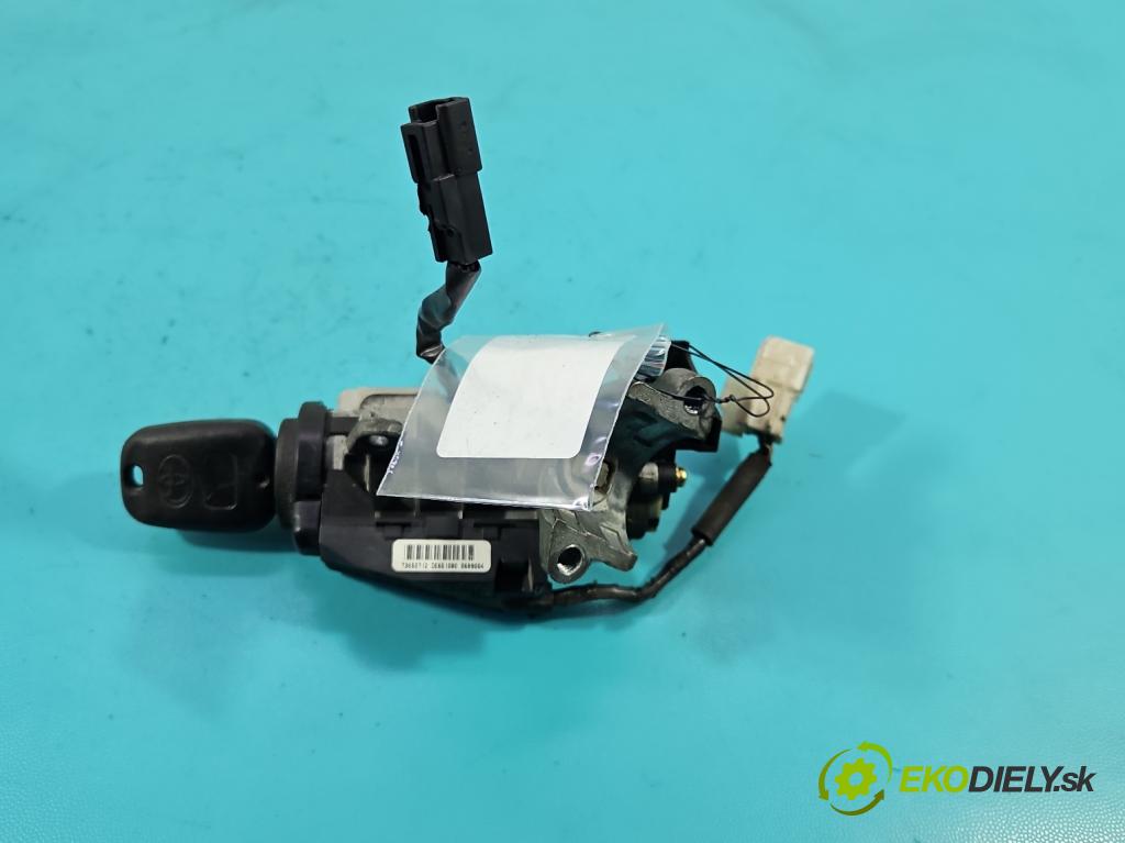 Toyota Avensis I T22 1997-2003 2.0 TD 90 HP manual 66 kW 1975 cm3 5- Spínačka 73650712 (Spínacia skrinka)