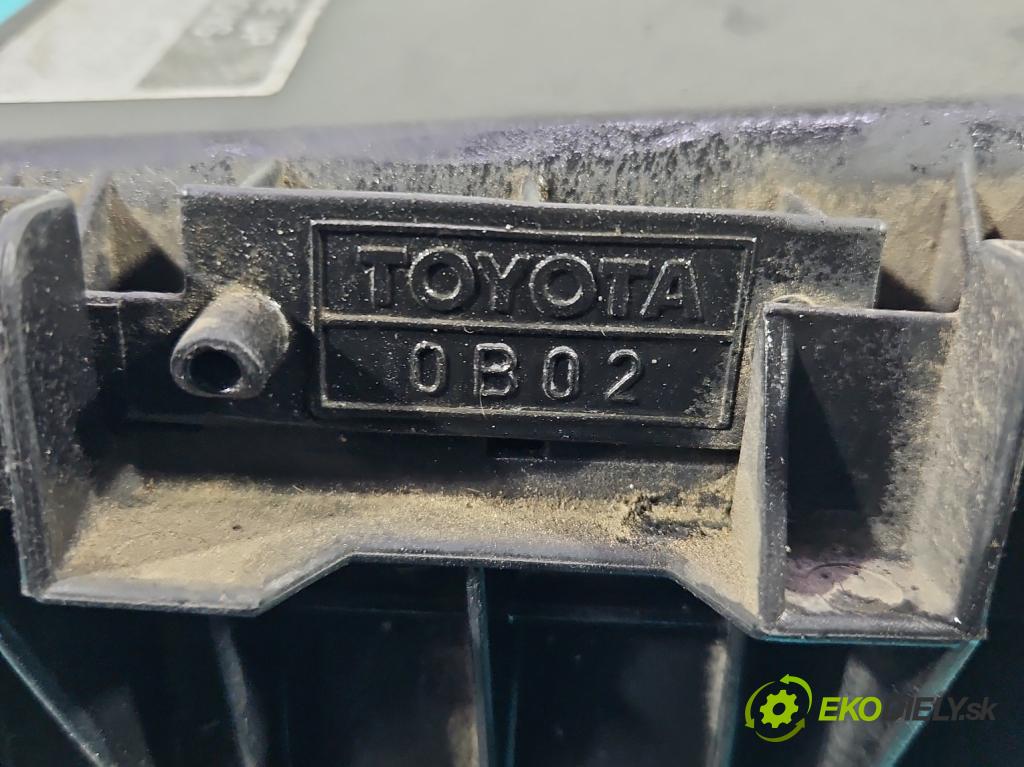 Toyota Avensis I T22 1997-2003 2.0 TD 90 HP manual 66 kW 1975 cm3 5- obal filtra vzduchu  (Obal vzduchového filtra)