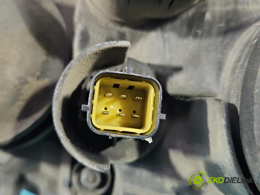 Toyota Avensis I T22 1997-2003 2.0 TD 90 HP manual 66 kW 1975 cm3 5- Reflektor: ľavý 54533366 (Kľučka dverí ostatné)