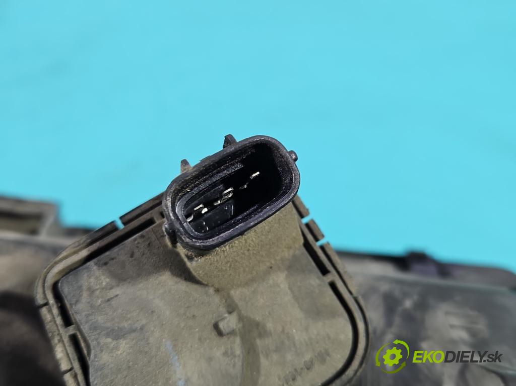 Toyota Avensis I T22 1997-2003 2.0 TD 90 HP manual 66 kW 1975 cm3 5- Reflektor: ľavý 54533366 (Kľučka dverí ostatné)