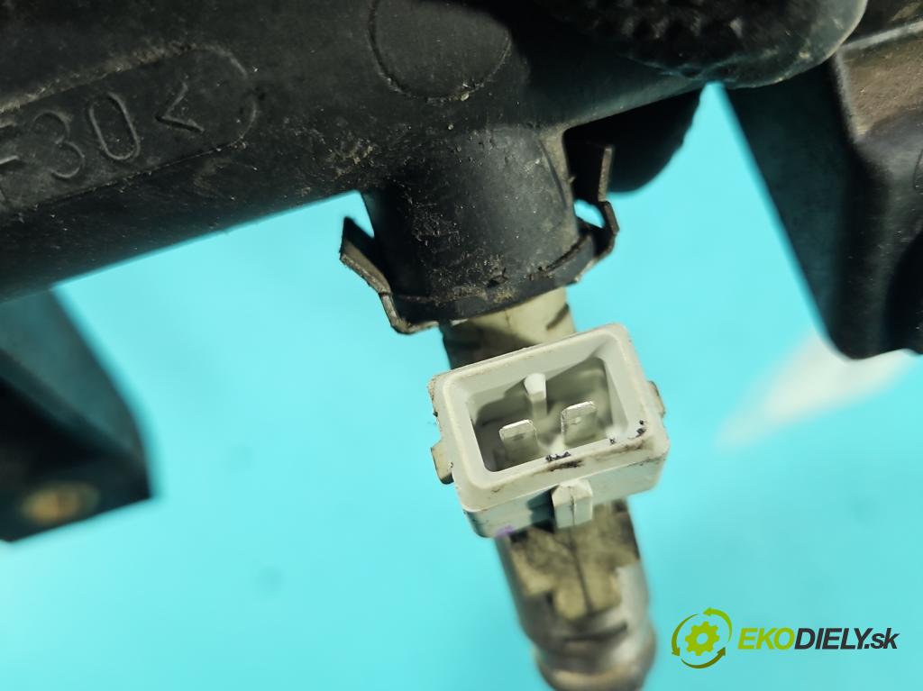 Peugeot 206 1.4 8V 75 HP manual 55 kW 1360 cm3 5- vstrek 9625194080C (Vstrekovač paliva)