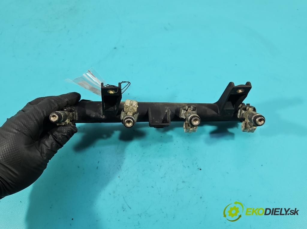 Peugeot 206 1.4 8V 75 HP manual 55 kW 1360 cm3 5- vstrek 9625194080C (Vstrekovač paliva)