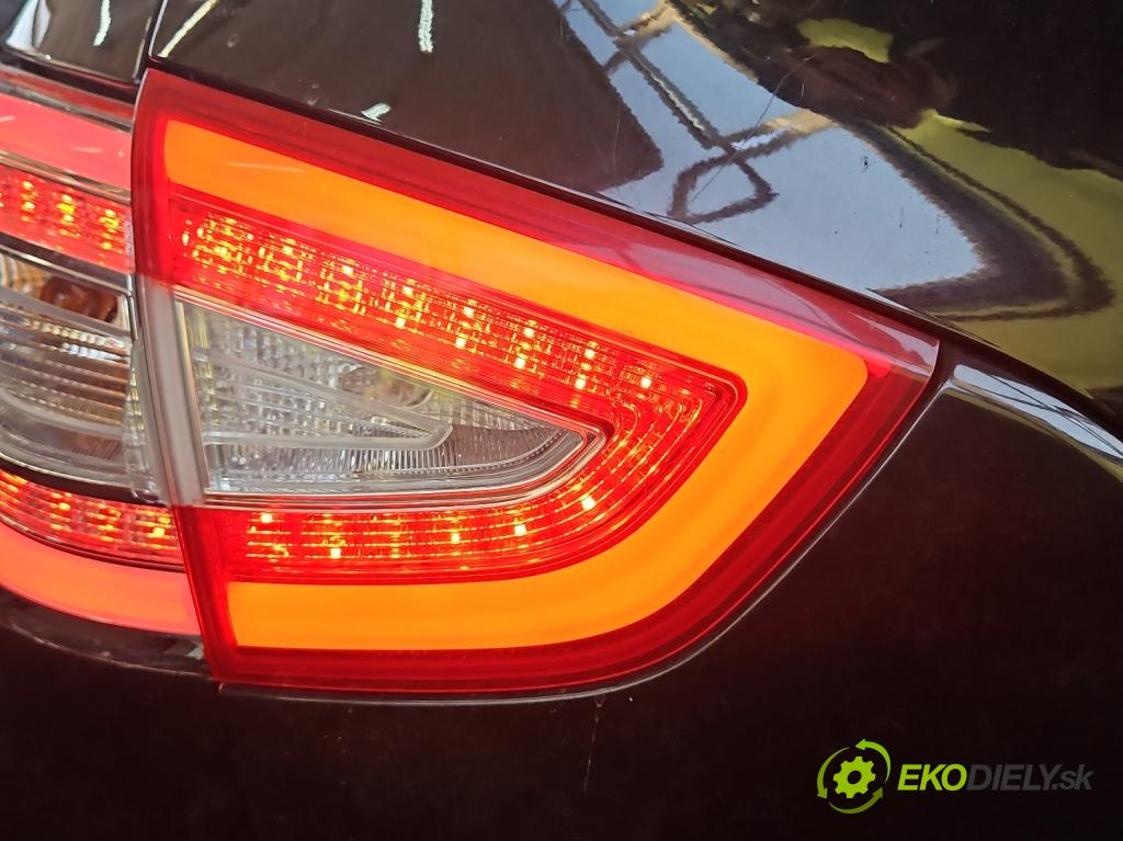 Hyundai Ix35 2.0 crdi 136hp manual 100 kW 1995 cm3 5- světlo zadní levé  (Klika dveří ostatní)