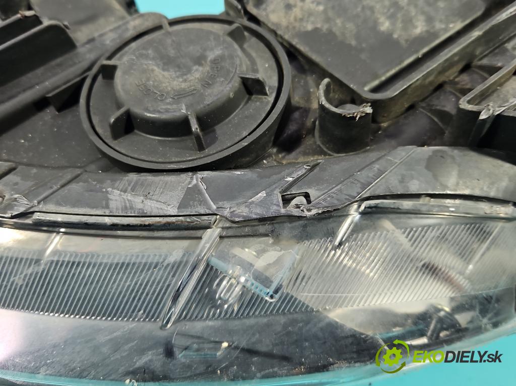 Hyundai Ix35 2.0 crdi 136 HP manual 100 kW 1995 cm3 5- Reflektor: pravý  (Svetlo predné pravé)