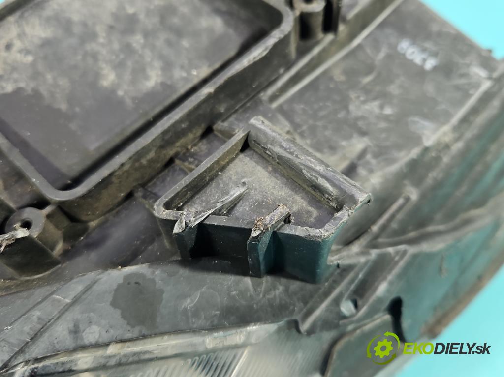 Hyundai Ix35 2.0 crdi 136 HP manual 100 kW 1995 cm3 5- Reflektor: pravý  (Svetlo predné pravé)