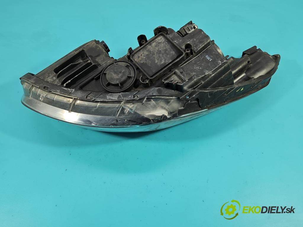 Hyundai Ix35 2.0 crdi 136 HP manual 100 kW 1995 cm3 5- Reflektor: pravý  (Svetlo predné pravé)