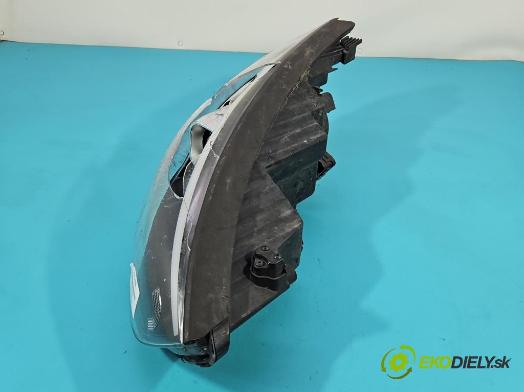 Hyundai Ix35 2.0 crdi 136 HP manual 100 kW 1995 cm3 5- Reflektor: pravý  (Svetlo predné pravé)
