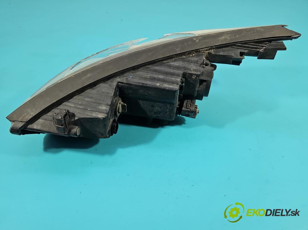 Hyundai Ix35 2.0 crdi 136 HP manual 100 kW 1995 cm3 5- Reflektor: pravý  (Svetlo predné pravé)