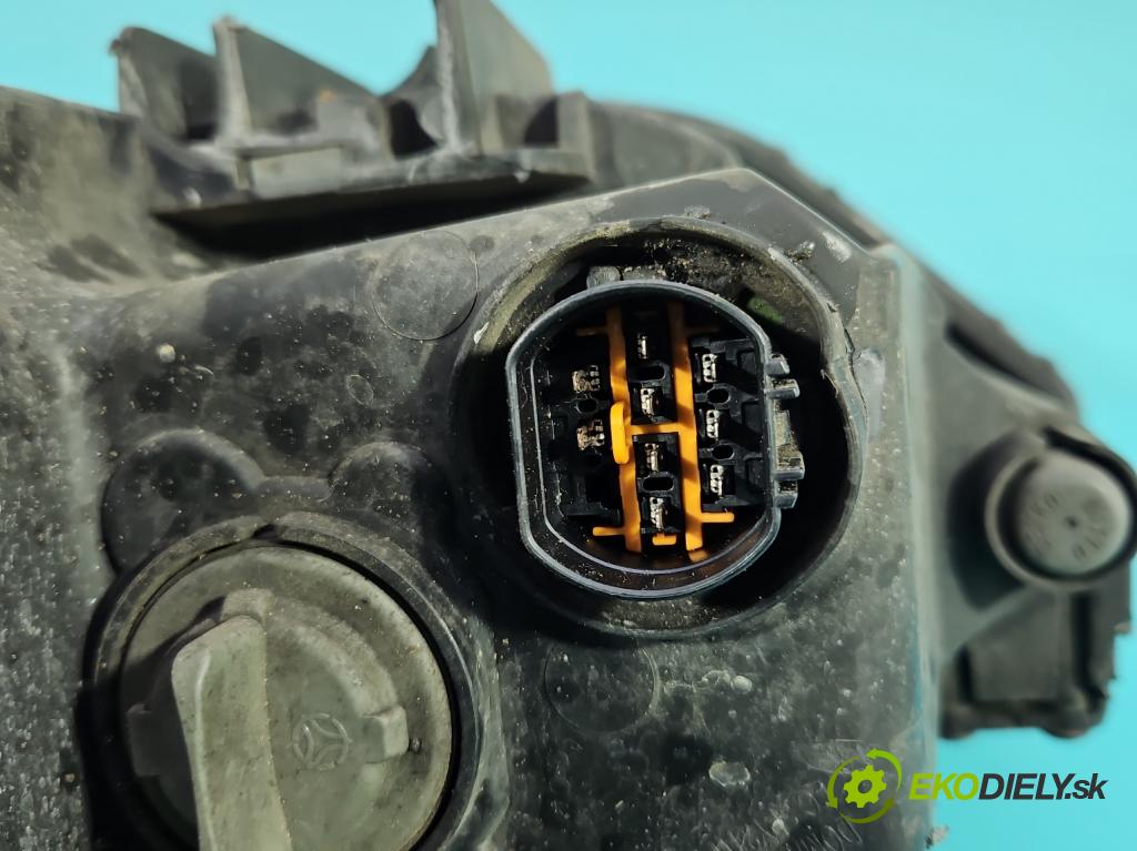 Hyundai Ix35 2.0 crdi 136 HP manual 100 kW 1995 cm3 5- Reflektor: pravý  (Svetlo predné pravé)