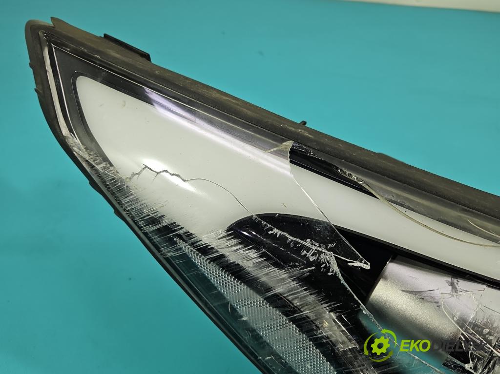 Hyundai Ix35 2.0 crdi 136 HP manual 100 kW 1995 cm3 5- Reflektor: pravý  (Svetlo predné pravé)