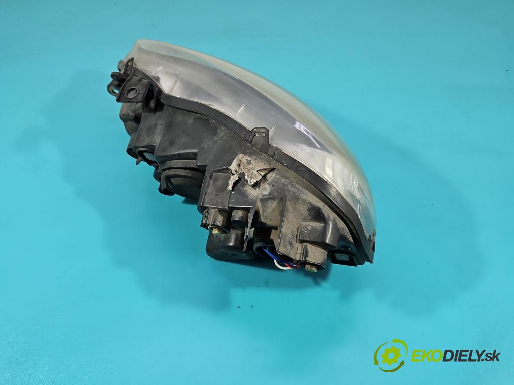 Alfa romeo 147 1.9 jtd 120 HP manual 88 kW 1910 cm3 5- Reflektor: pravý (Svetlo predné pravé)