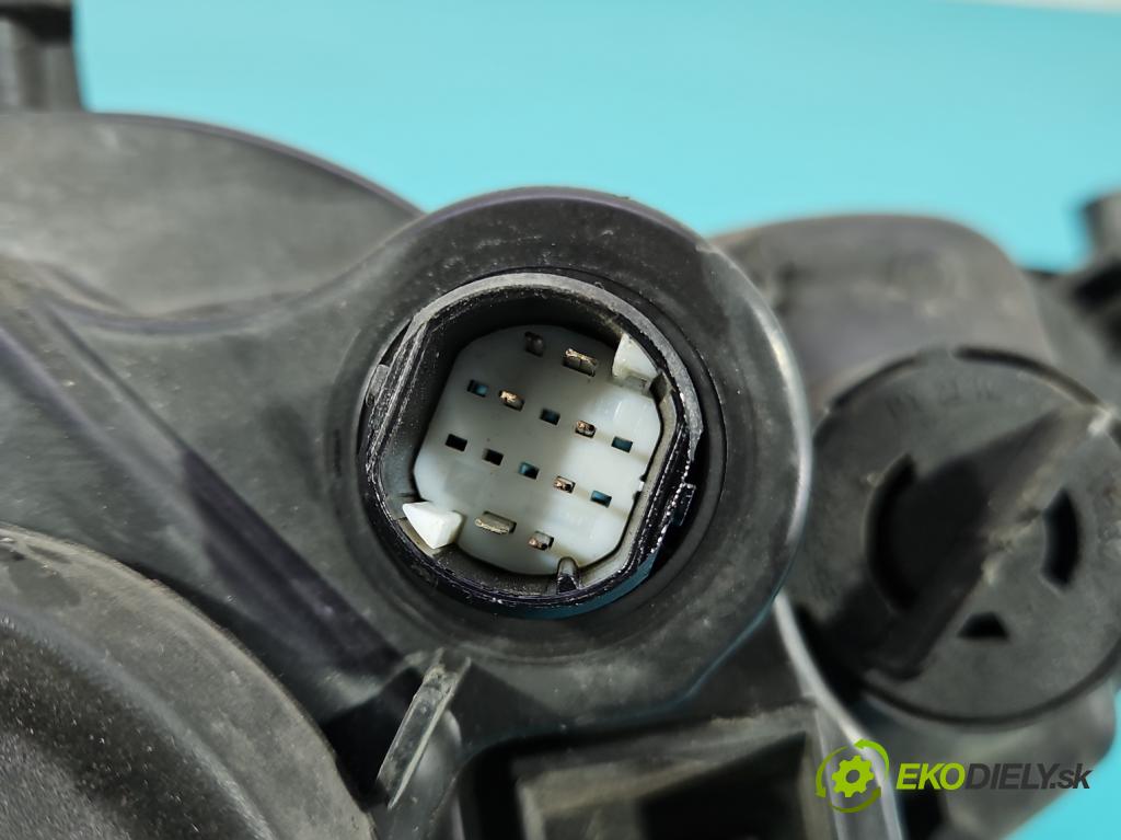 Alfa romeo 147 1.9 jtd 120 HP manual 88 kW 1910 cm3 5- Reflektor: pravý (Svetlo predné pravé)