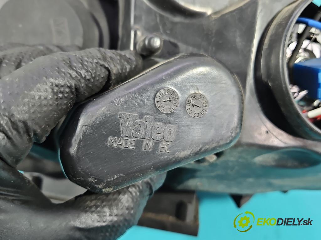 Alfa romeo 147 1.9 jtd 120 HP manual 88 kW 1910 cm3 5- Reflektor: pravý (Svetlo predné pravé)