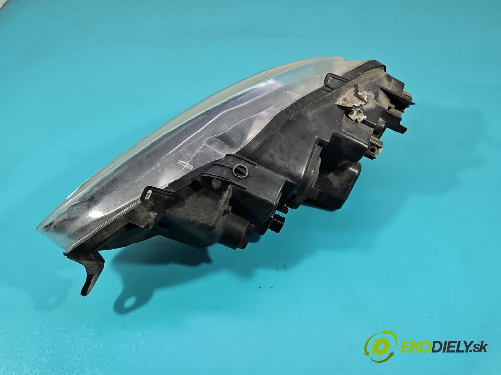 Alfa romeo 147 1.9 jtd 120 HP manual 88 kW 1910 cm3 5- Reflektor: pravý (Svetlo predné pravé)