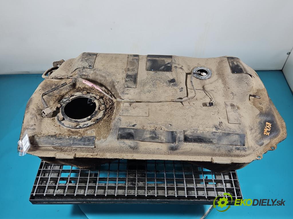 Suzuki Grand Vitara II 2005-2014 2.0 16V 140 hp manual 103 kW 1995 cm3 5- Nádrž: paliva  (Palivová nádrž)