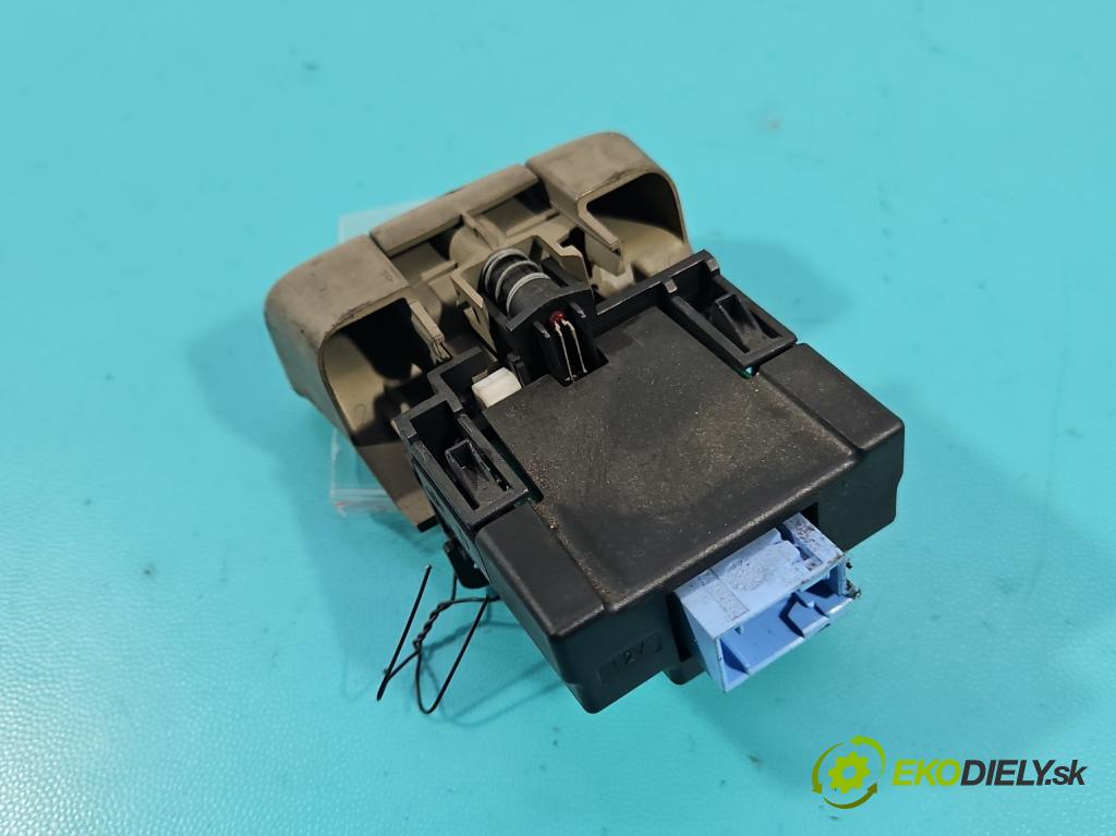 Renault Scenic II 2003-2009 2.0 16V 133 HP manual 98 kW 1998 cm3 5- prepínač brzda: ručný 8200243681-B (Prepínacie páčky pod volantom)