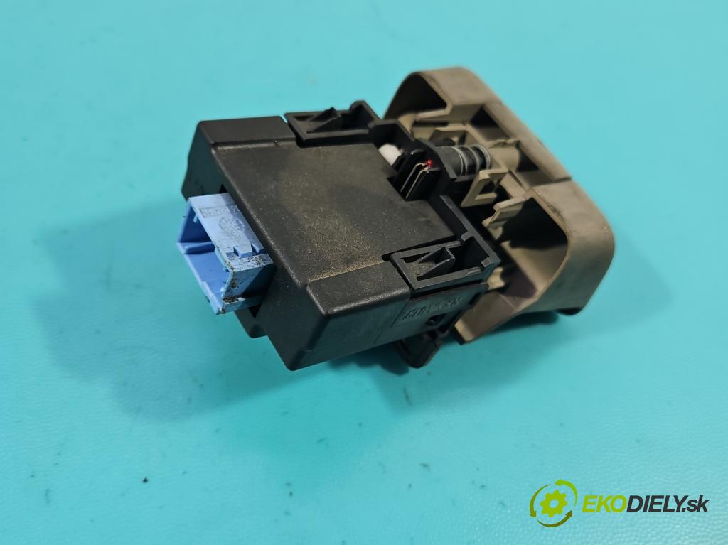 Renault Scenic II 2003-2009 2.0 16V 133 HP manual 98 kW 1998 cm3 5- prepínač brzda: ručný 8200243681-B (Prepínacie páčky pod volantom)