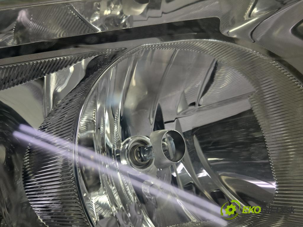 Renault Scenic II 2003-2009 2.0 16V 133 HP manual 98 kW 1998 cm3 5- Reflektor: pravý  (Svetlo predné pravé)